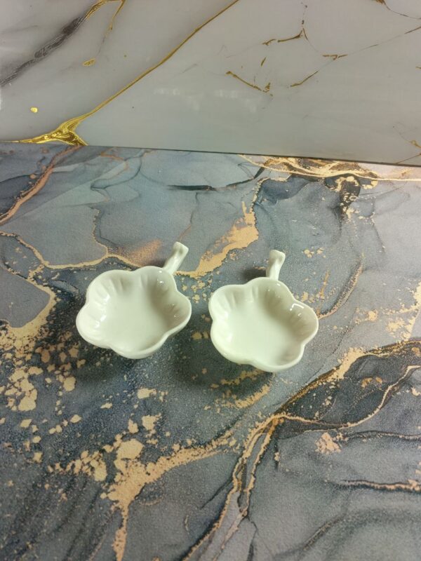 Salsera con forma de flor